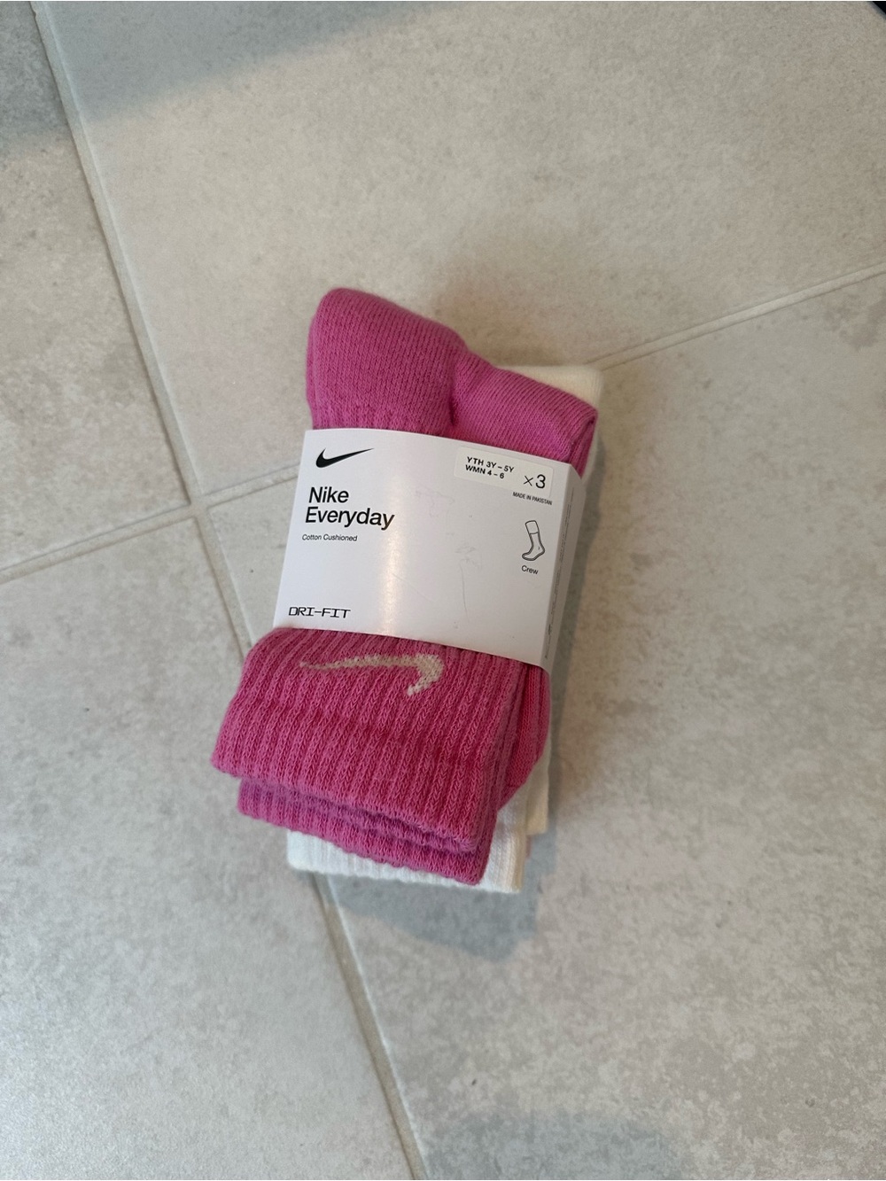 Nike Crew Youth 3-5Y Women’s 4-6 Athletic Socks in Pink & White - 3 Pack